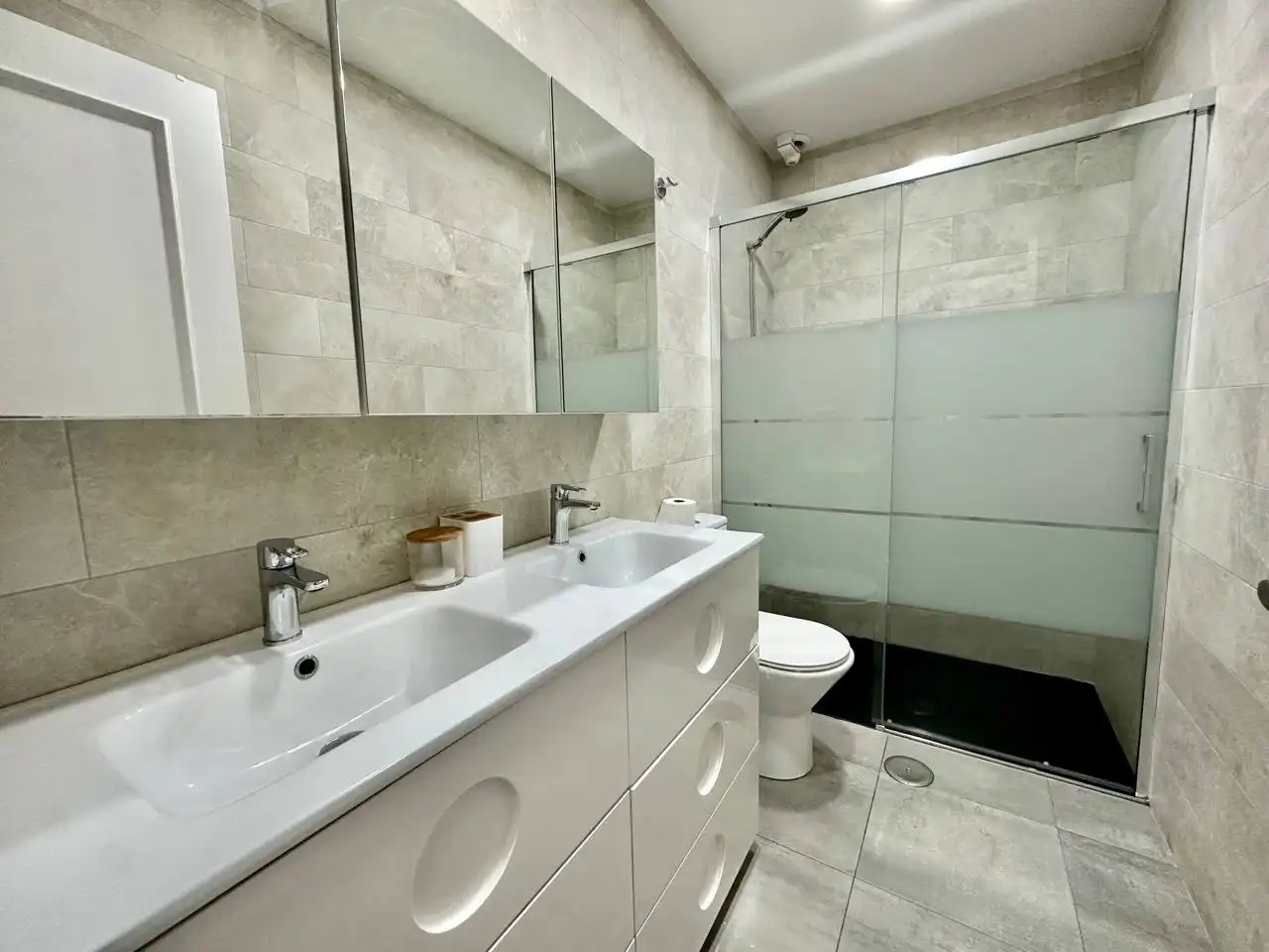 Bathroom of Ground floor for rent in Guardamar del Segura  with Air Conditioner, Heating and Private garden