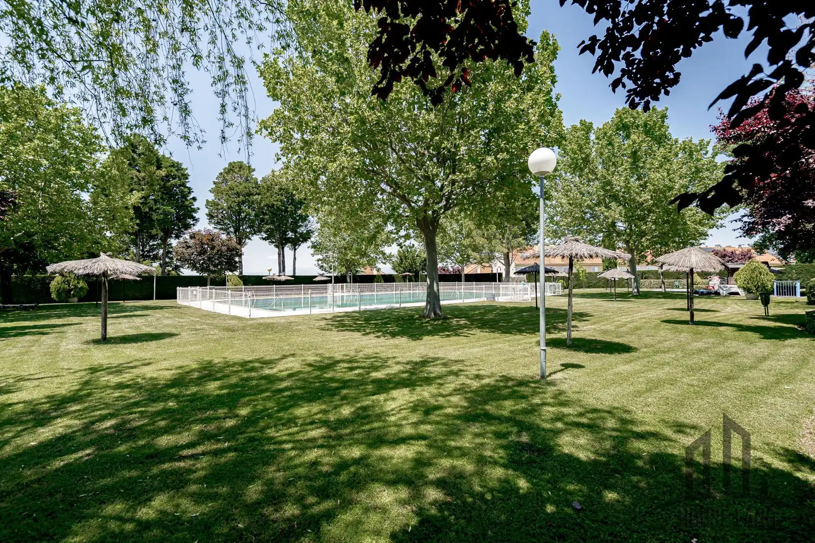 Piscina de Casa adosada en venda en Algete amb Calefacció, Traster i Piscina comunitària