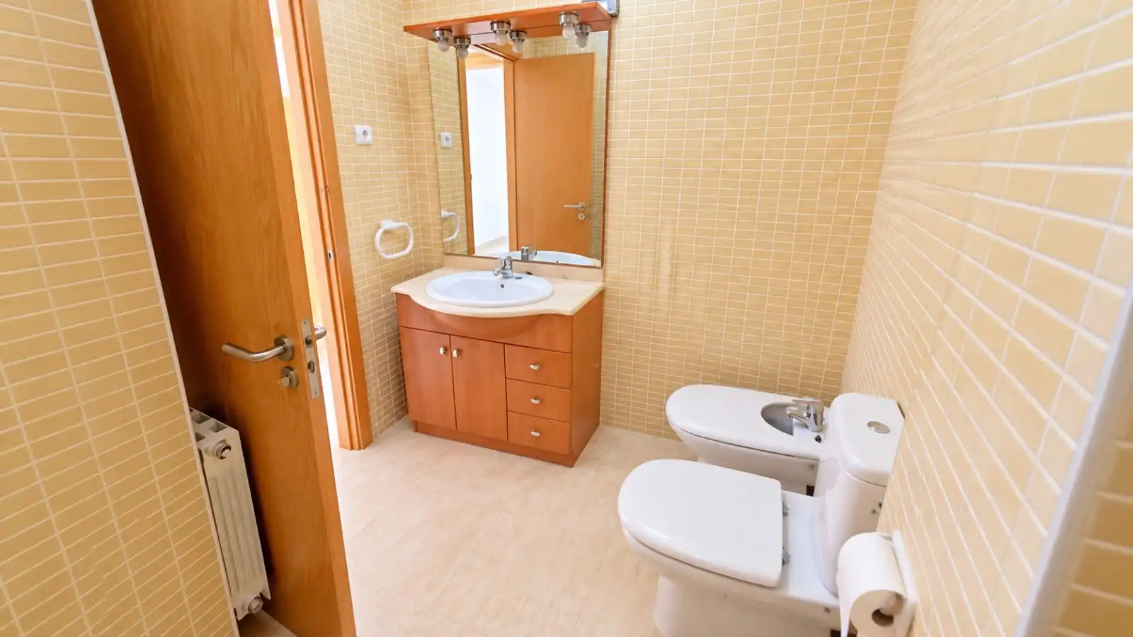 Badezimmer von Wohnung zum Verkauf in Roda de Berà mit Terrasse, Schwimmbad und Gemeinschaftspool