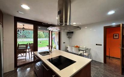 Kitchen of Single-family semi-detached for sale in Santa Marta de Tormes  with Air Conditioner, Heating and Private garden