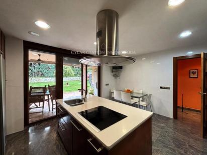 Kitchen of Single-family semi-detached for sale in Santa Marta de Tormes  with Air Conditioner, Terrace and Swimming Pool