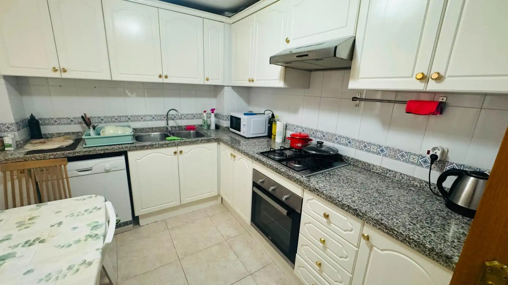 Cocina de Piso de alquiler en Valencia con Aire acondicionado, Calefacción y Jardín privado