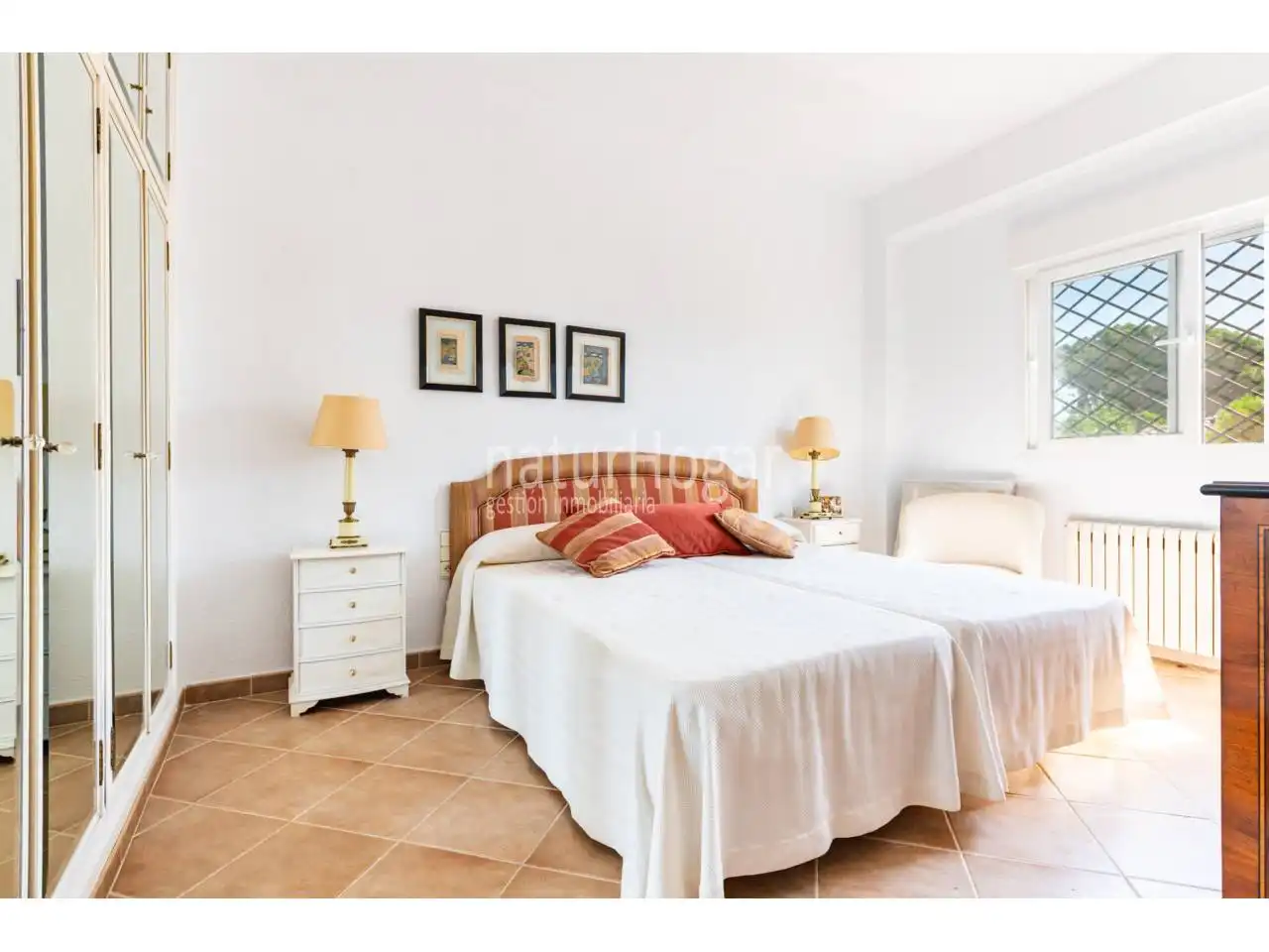 Habitación de Casa o chalet en venta en Paterna con Aire acondicionado, Calefacción y Jardín privado