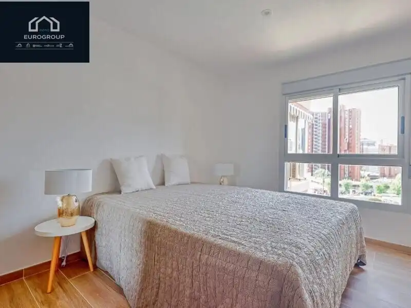 Habitación de Apartamento de alquiler en Benidorm con Calefacción, Jardín privado y Amueblado