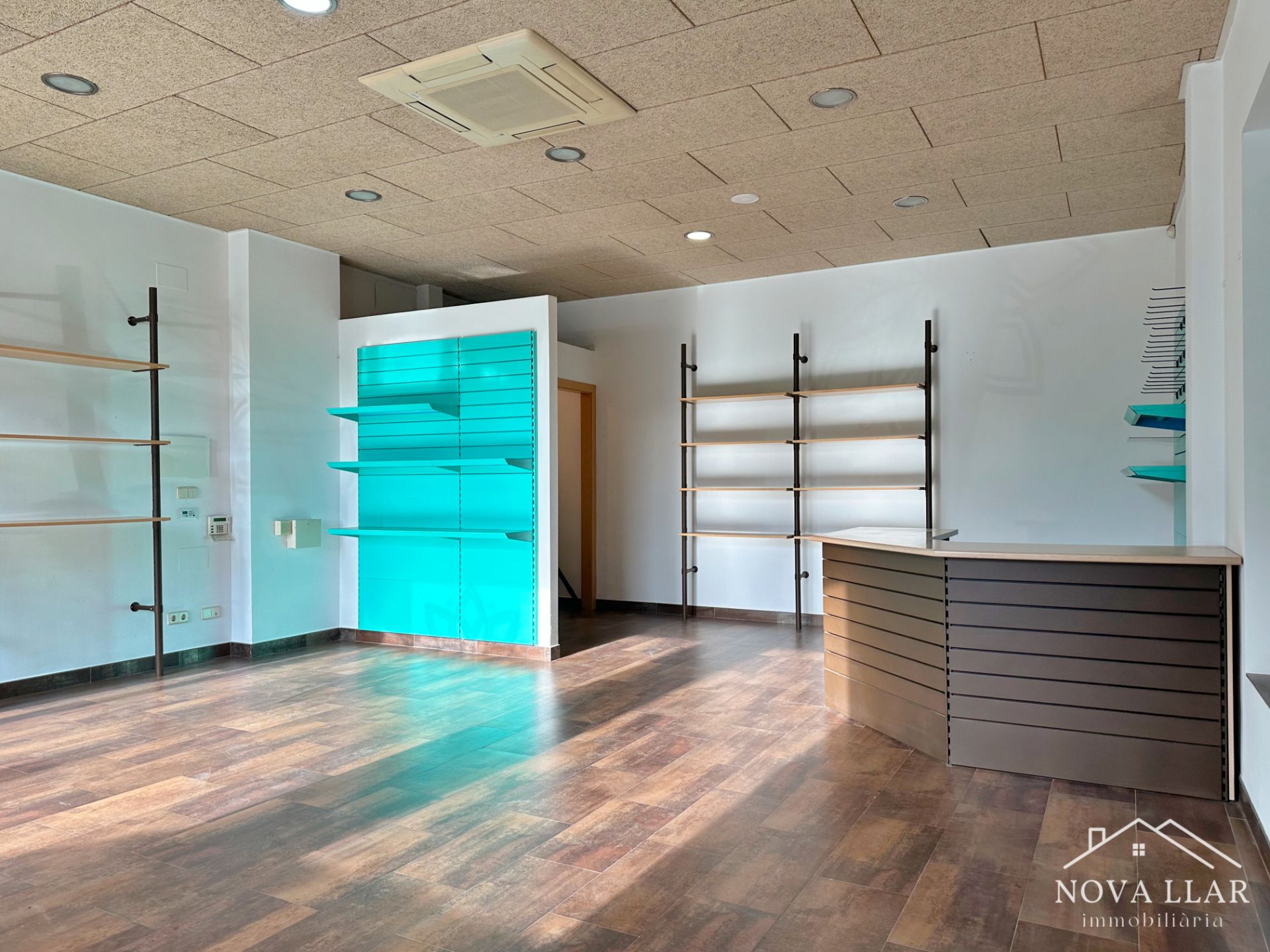 Premises for rent in Carrer Montgrony