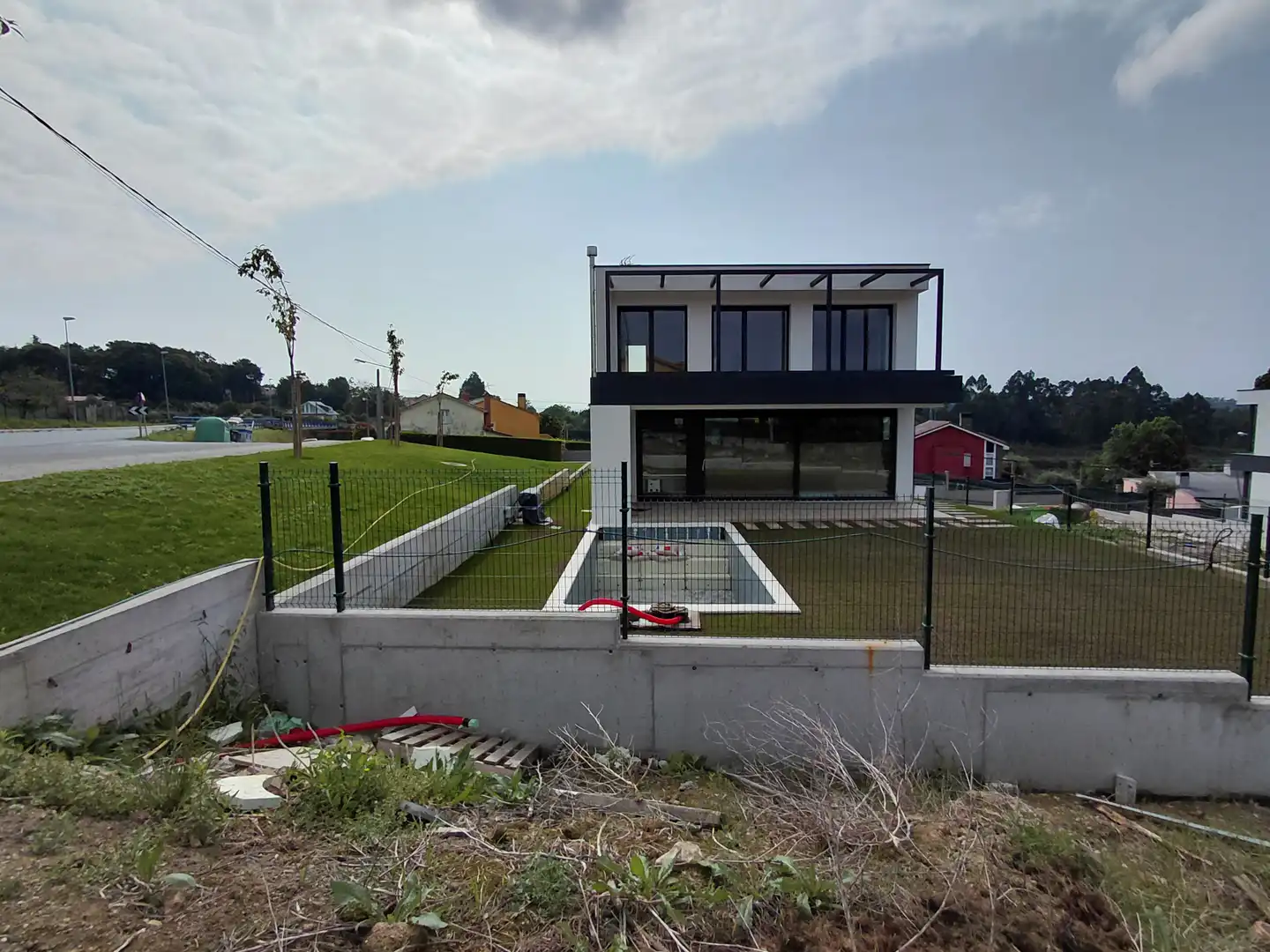 Vista exterior de Casa o xalet en venda en Oleiros amb Calefacció, Jardí privat i Parquet