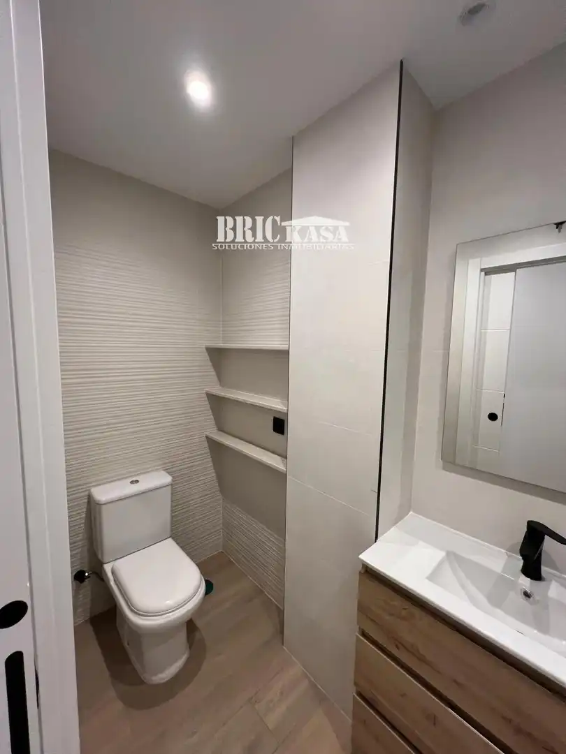 Baño de Piso de alquiler en Cáceres con Aire acondicionado, Terraza y Alarma