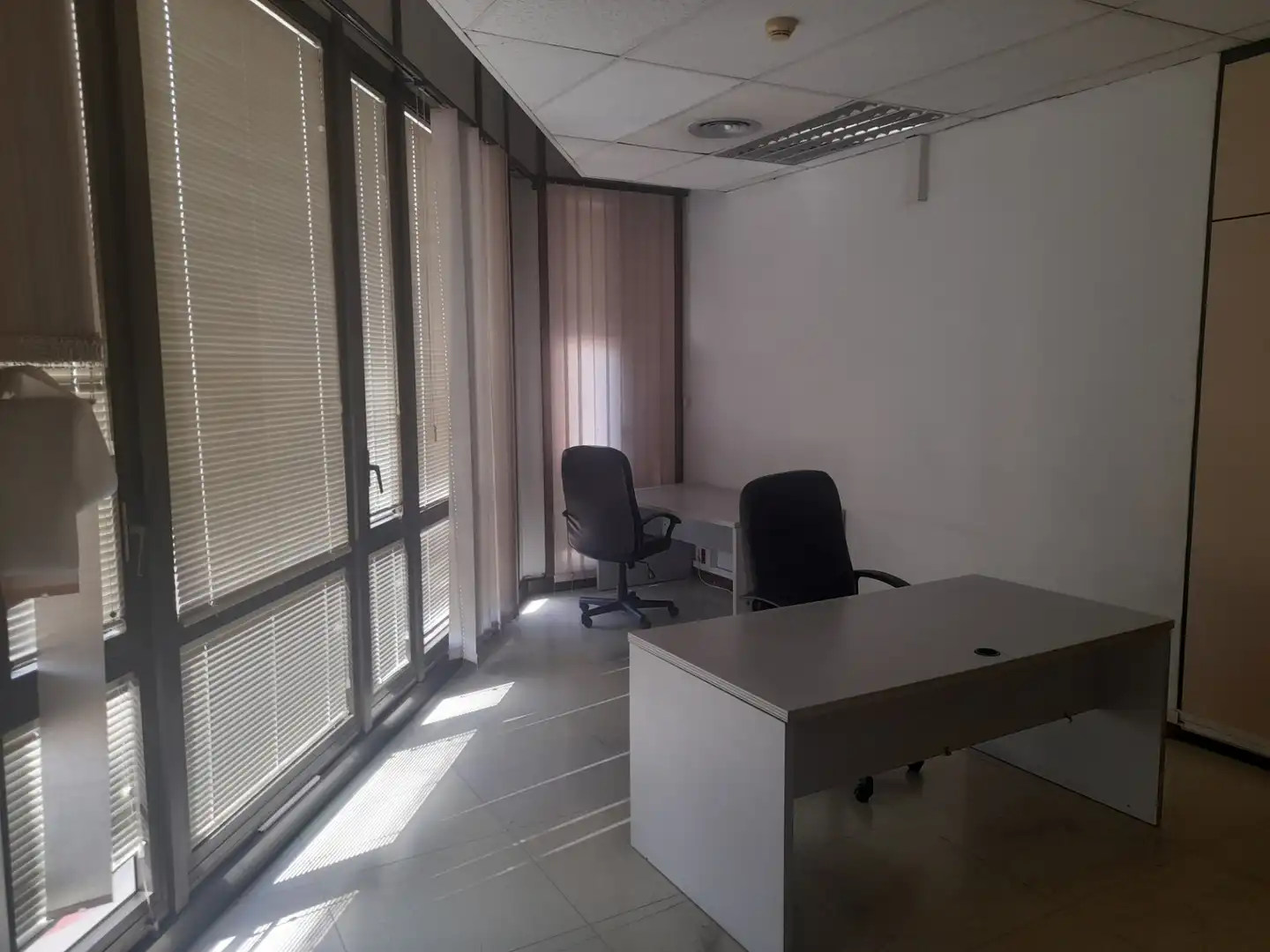 Oficina de lloguer en L'Hospitalet de Llobregat amb Aire condicionat i Calefacció