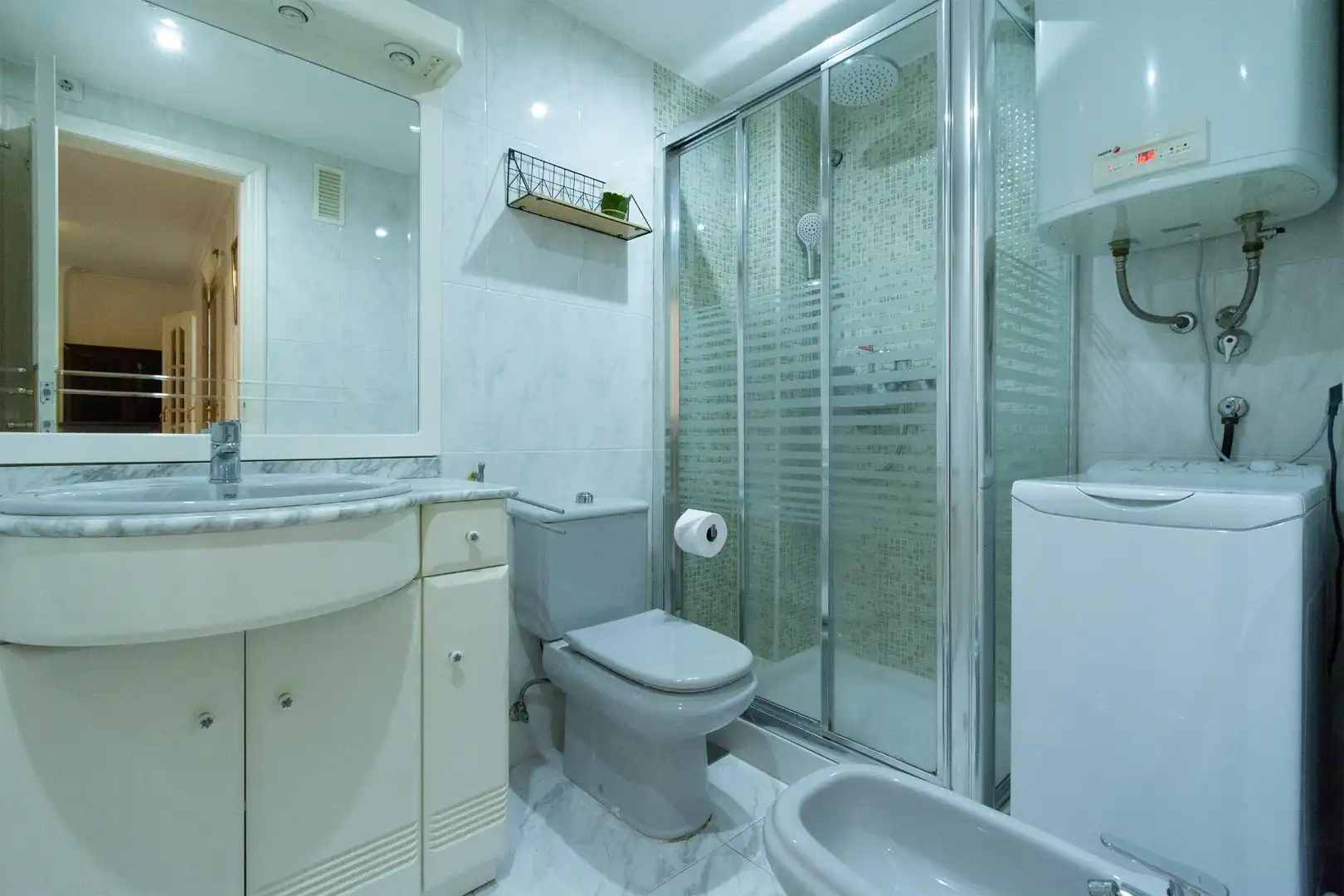 Baño de Piso en venta en Cartagena con Aire acondicionado, Trastero y Amueblado
