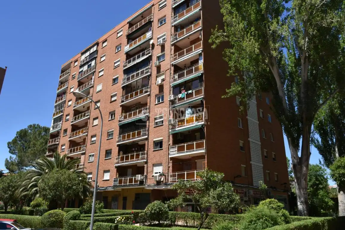 Vista exterior de Piso en venta en Alcalá de Henares con Calefacción y Terraza
