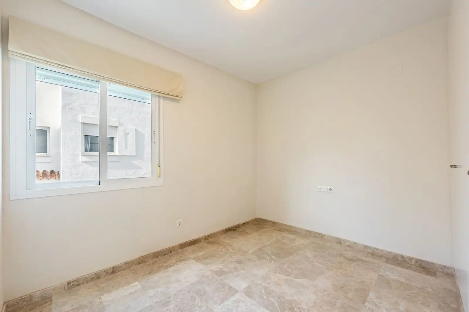 Habitación de Casa adosada en venta en Marbella con Aire acondicionado, Terraza y Internet