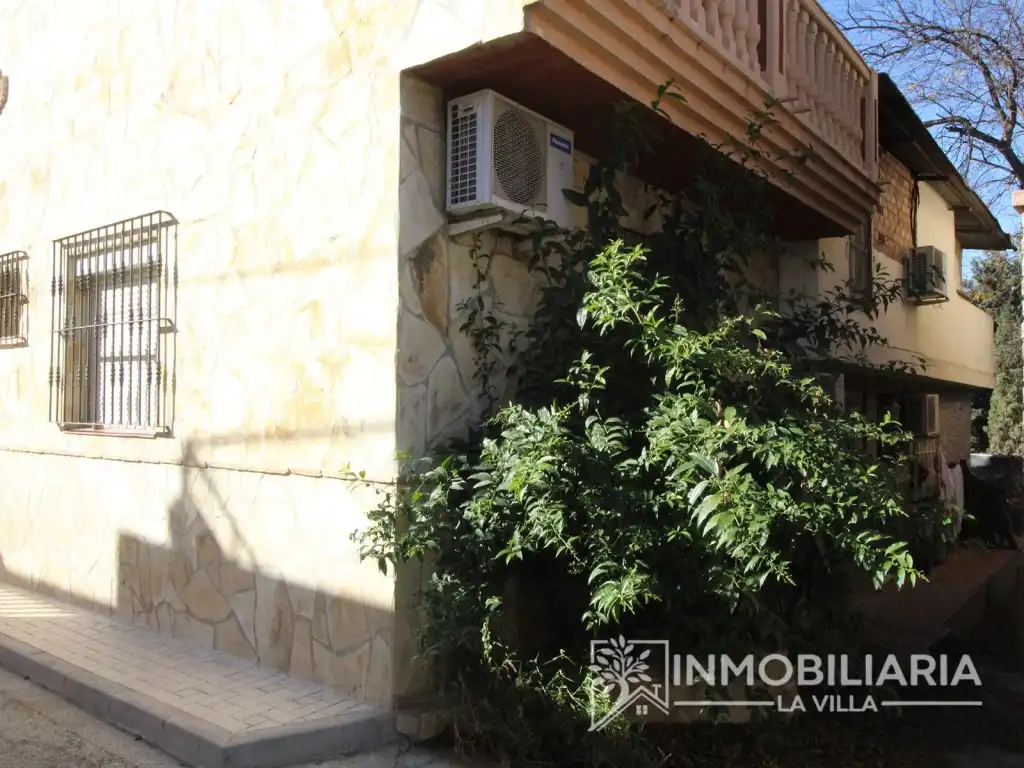 Vista exterior de Casa o xalet en venda en Alhaurín de la Torre amb Aire condicionat, Moblat i Rentadora