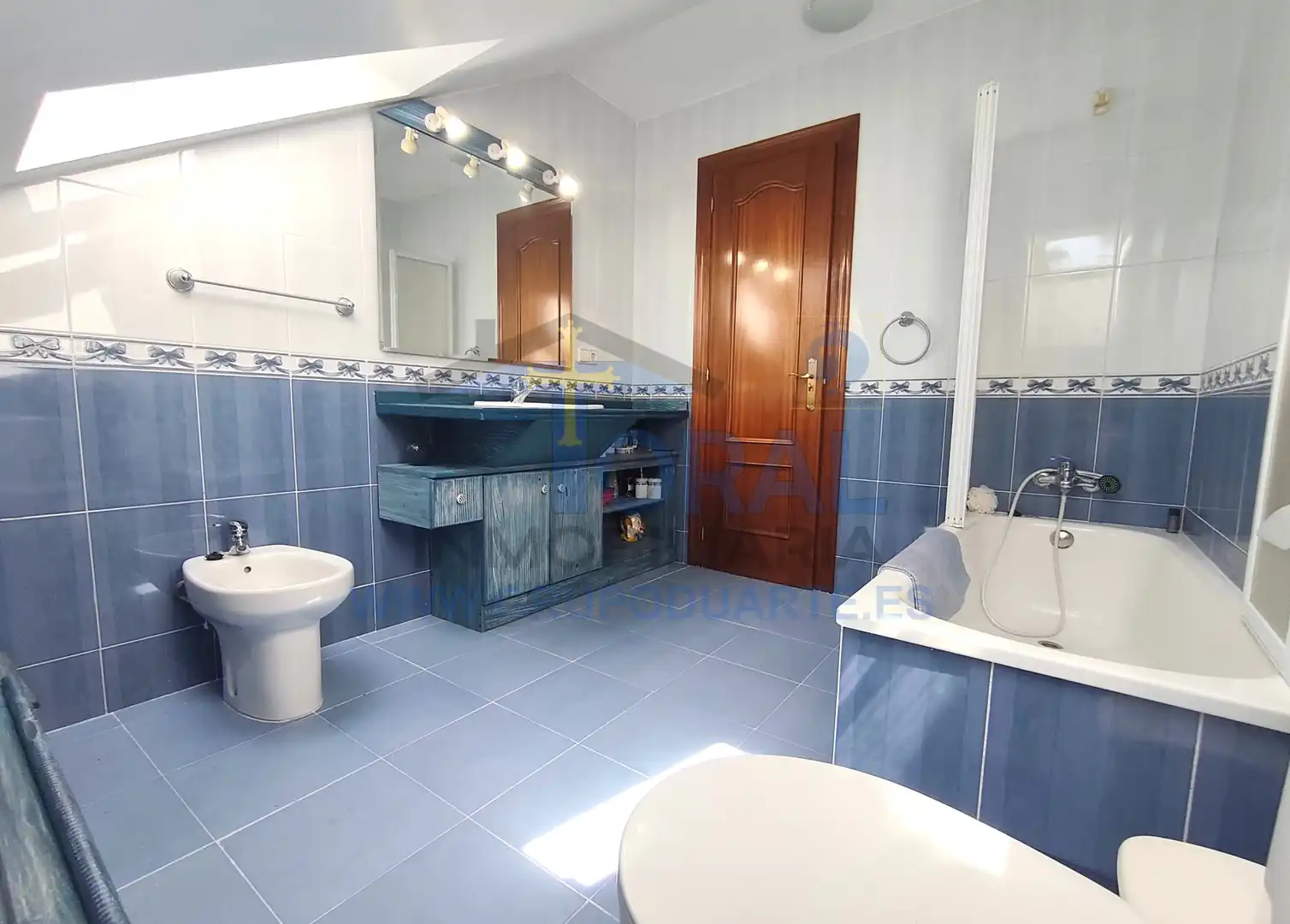 Bany de Casa o xalet en venda en Siero amb Calefacció, Jardí privat i Parquet