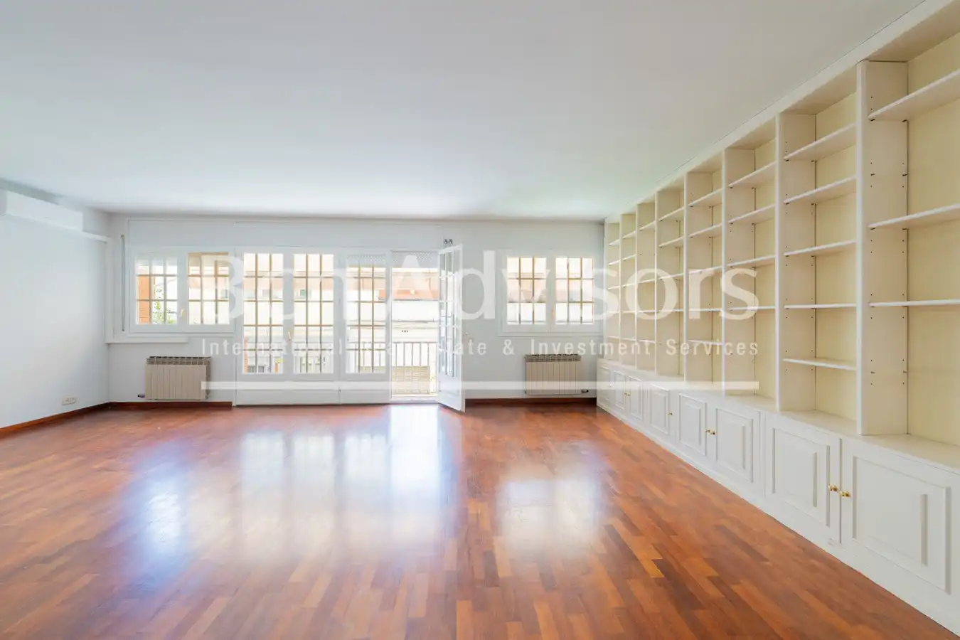 Sala de estar de Casa adosada en venta en Sant Just Desvern con Aire acondicionado, Calefacción y Parquet