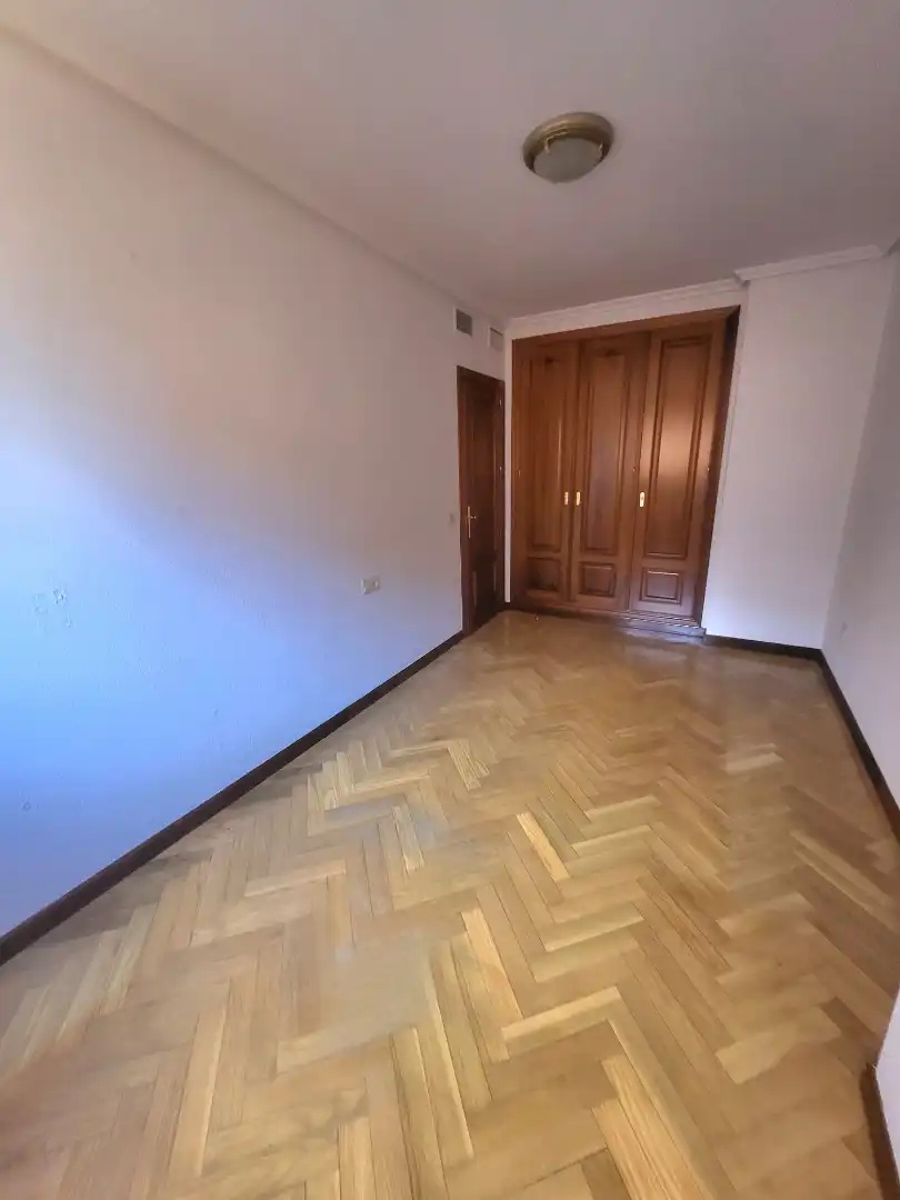 Schlafzimmer von Wohnung zur Miete in Cáceres mit Klimaanlage, Heizung und Parkett