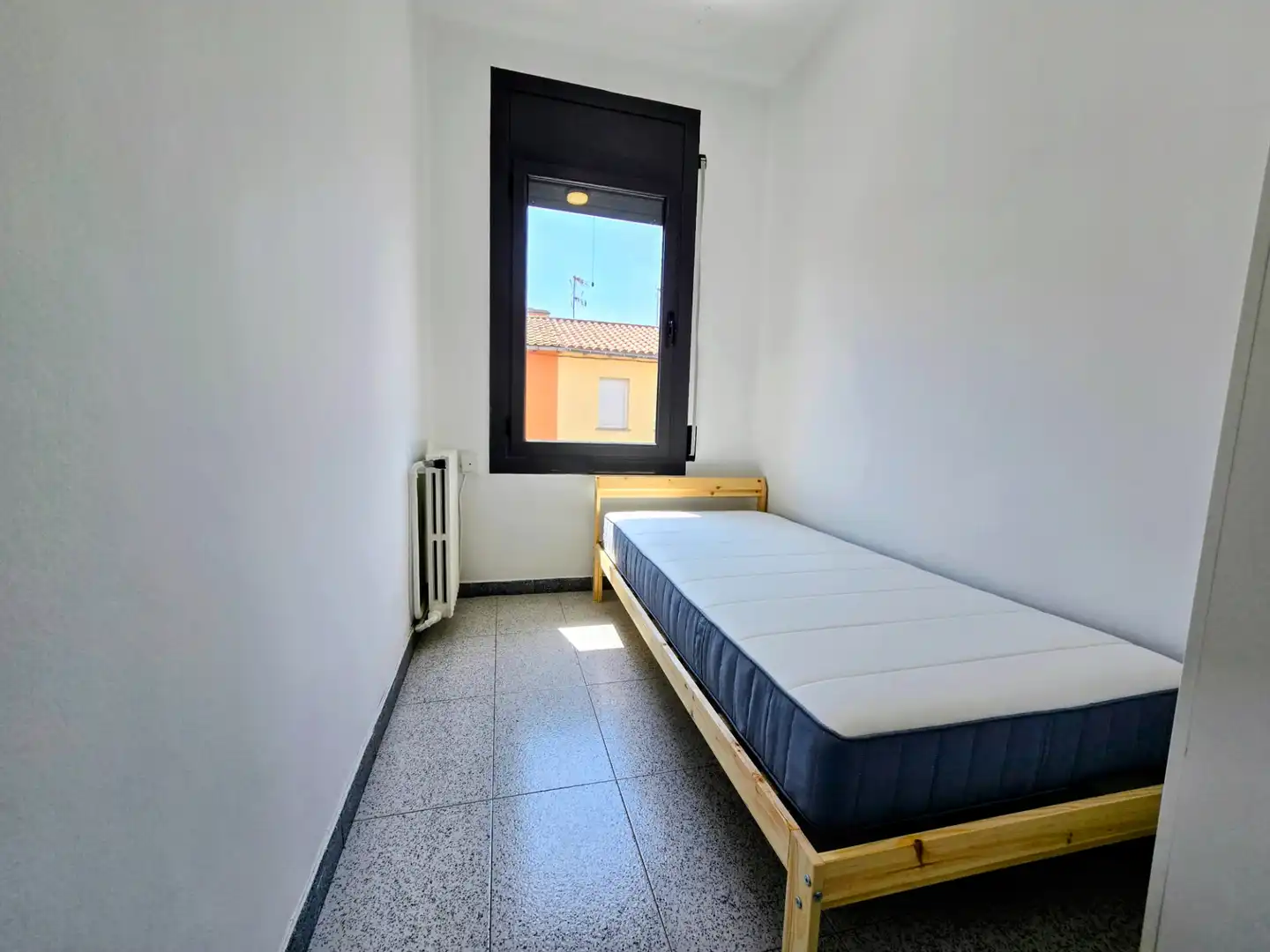 Habitación de Casa adosada en venta en Manlleu con Calefacción, Jardín privado y Terraza