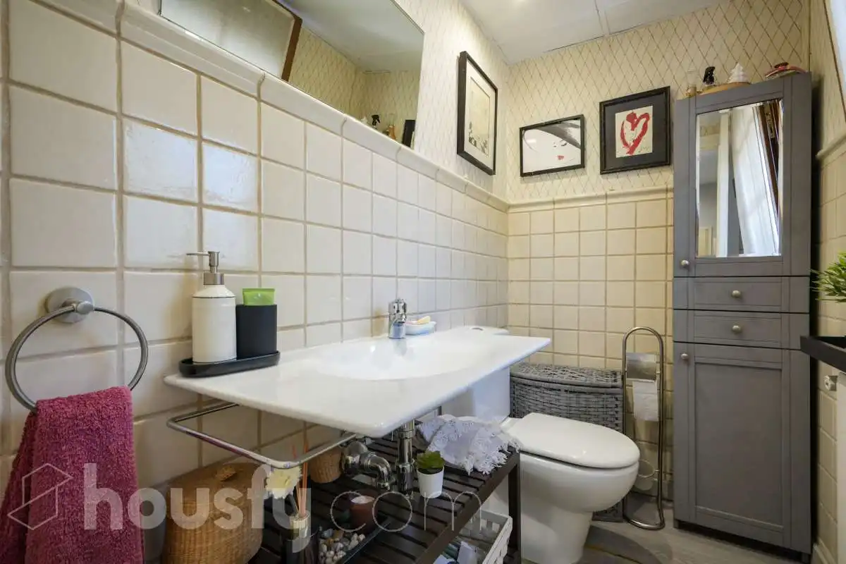 Baño de Casa adosada en venta en Madrid con Aire acondicionado, Calefacción y Jardín privado