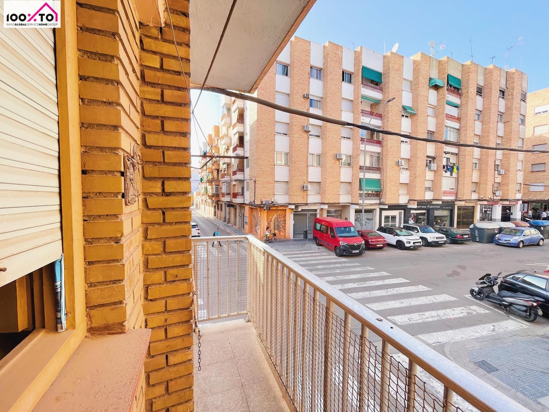 Exterior view of Flat for sale in  Valencia Capital  with Terrace and Balcony