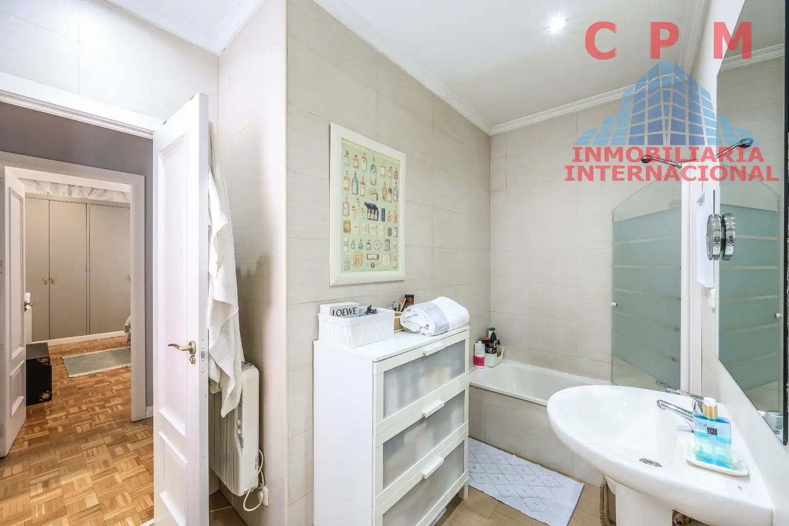 Bathroom of Flat for rent in Madrid  with Air Conditioner, Heating and Parquet flooring