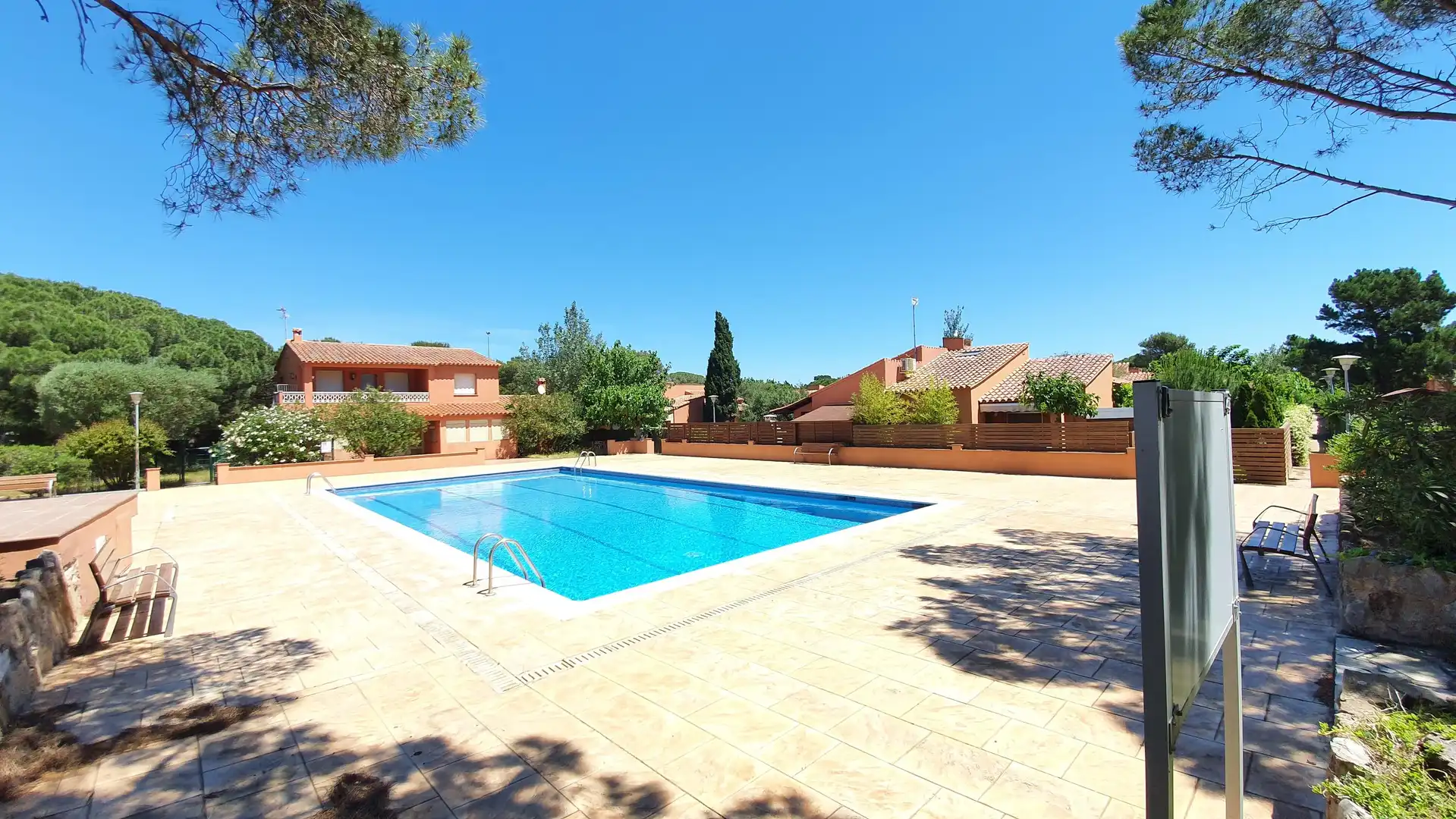 Piscina de Casa o xalet en venda en Torroella de Montgrí amb Jardí privat i Piscina comunitària