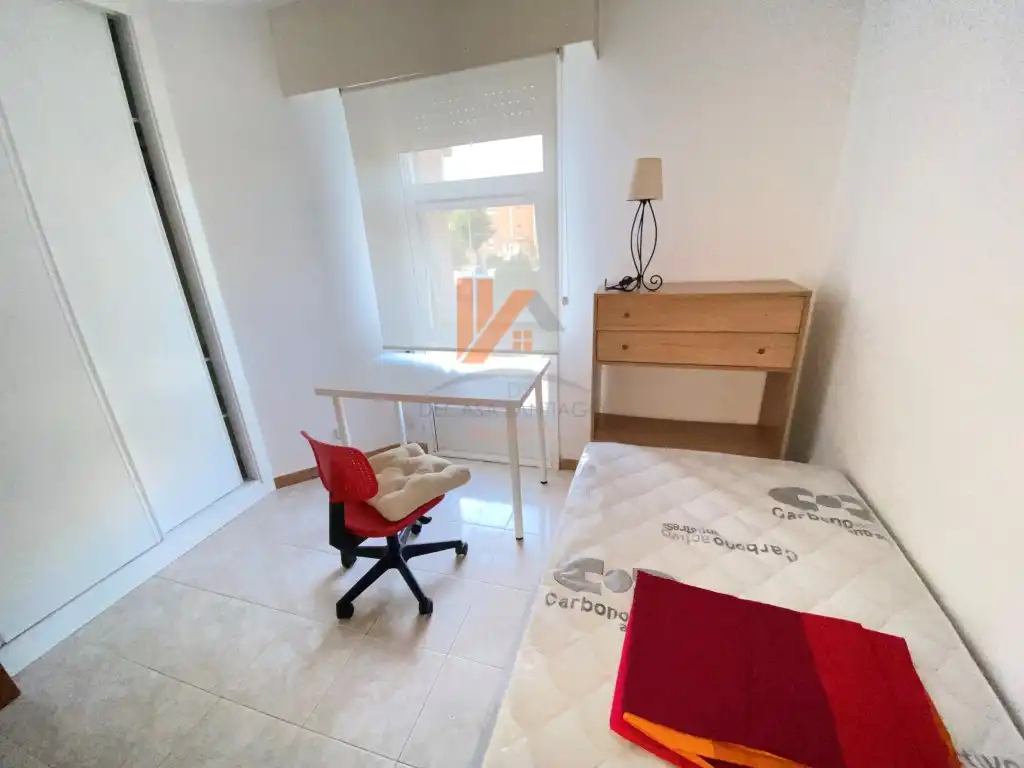 Bedroom of Flat for rent in Santiago de Compostela   with Furnished