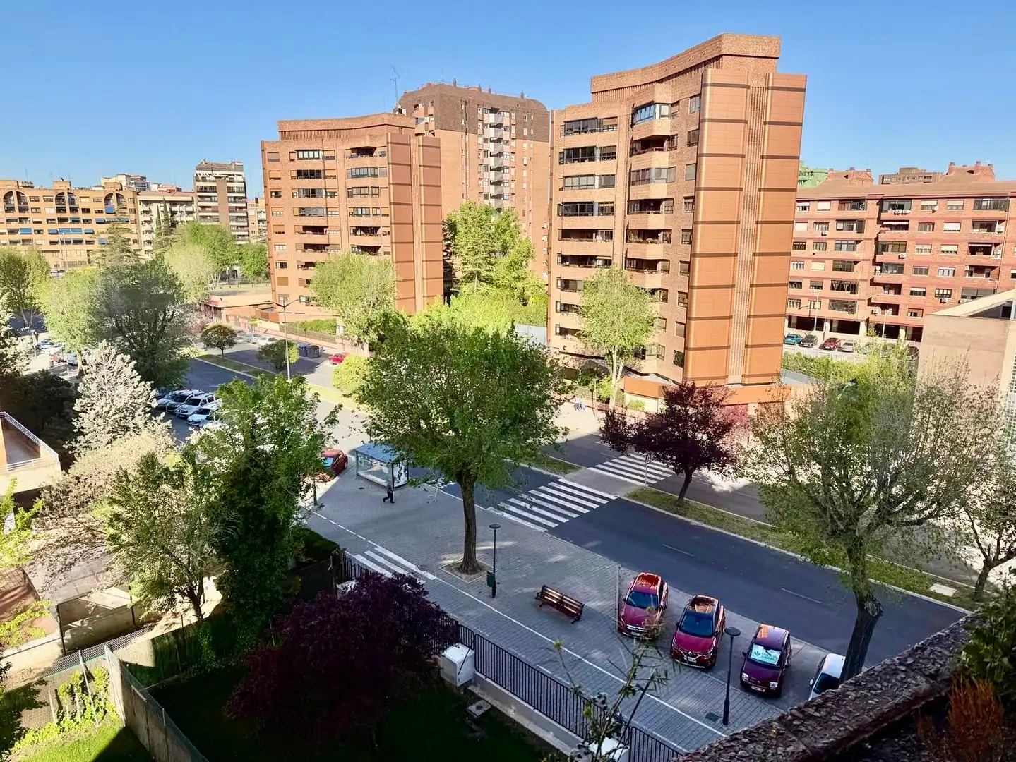 Vista exterior de Pis en venda en  Albacete Capital amb Jardí privat, Piscina i Moblat