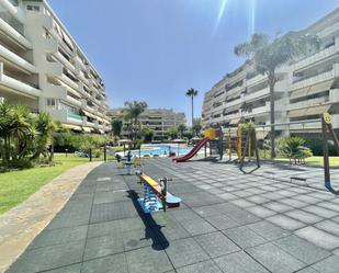 Vista exterior de Apartament de lloguer en Marbella amb Aire condicionat, Terrassa i Piscina