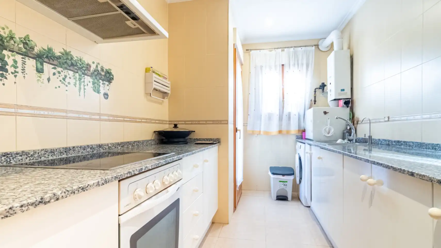 Cocina de Apartamento en venta en Dénia con Aire acondicionado, Calefacción y Jardín privado