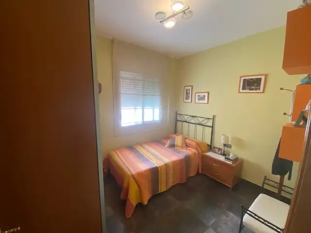 Habitación de Casa adosada en venta en Montcada i Reixac con Calefacción, Jardín privado y Terraza