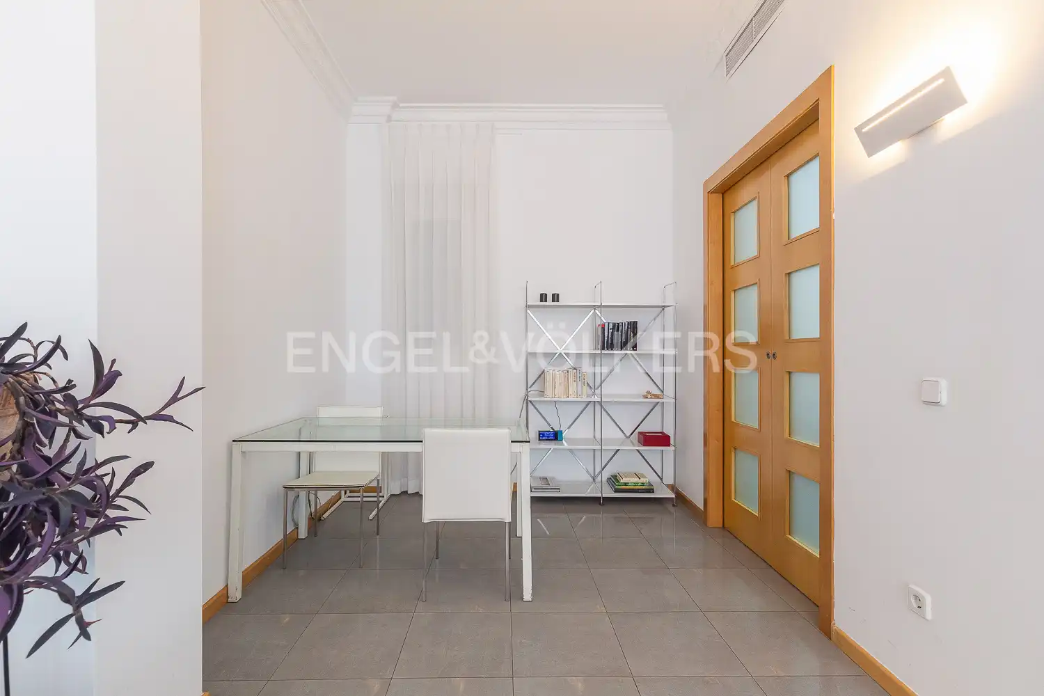 Flat for sale in Valencia  with Air Conditioner, Heating and Furnished
