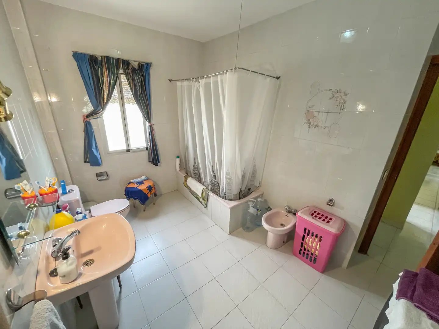 Bany de Casa o xalet en venda en Villa de Otura amb Jardí privat, Terrassa i Piscina