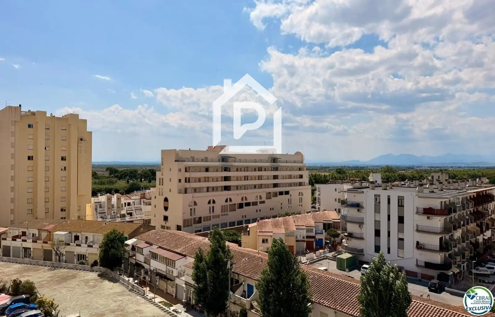 Vista exterior de Piso en venta en Empuriabrava con Calefacción, Terraza y Amueblado