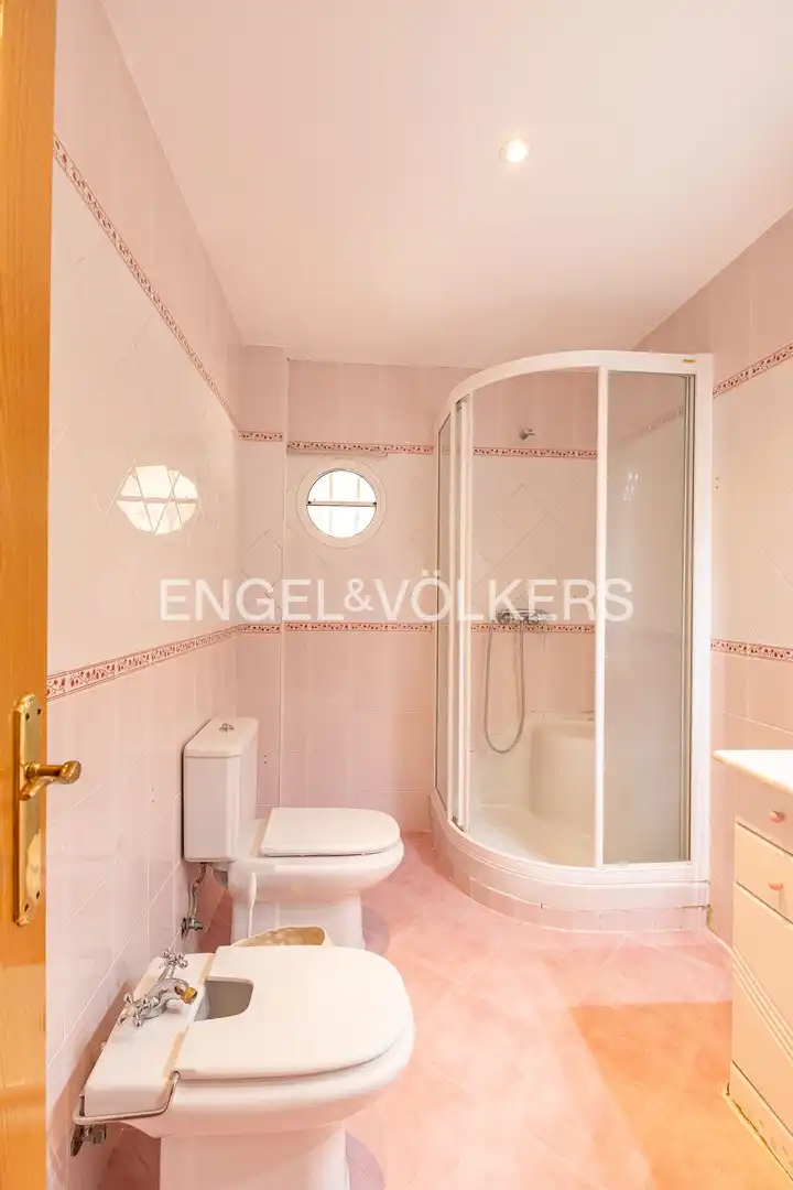 Baño de Casa o chalet en venta en Móstoles con Calefacción, Jardín privado y Parquet