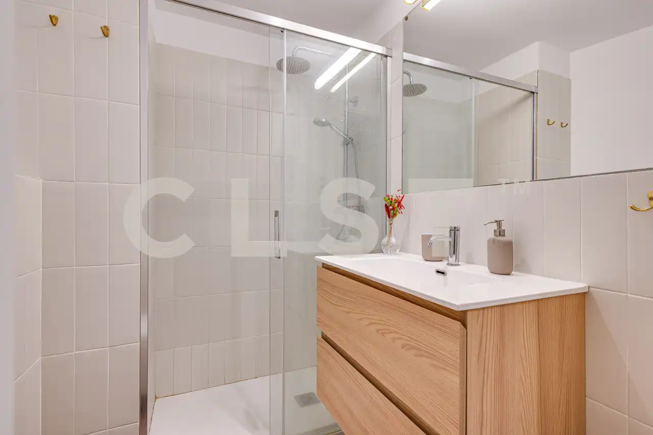 Baño de Apartamento en venta en Barcelona con Aire acondicionado, Calefacción y Parquet