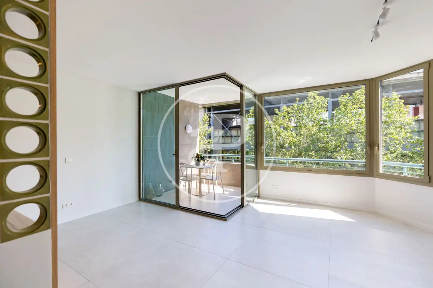 Außenansicht von Wohnung zum Verkauf in  Barcelona Capital mit Klimaanlage, Heizung und Terrasse