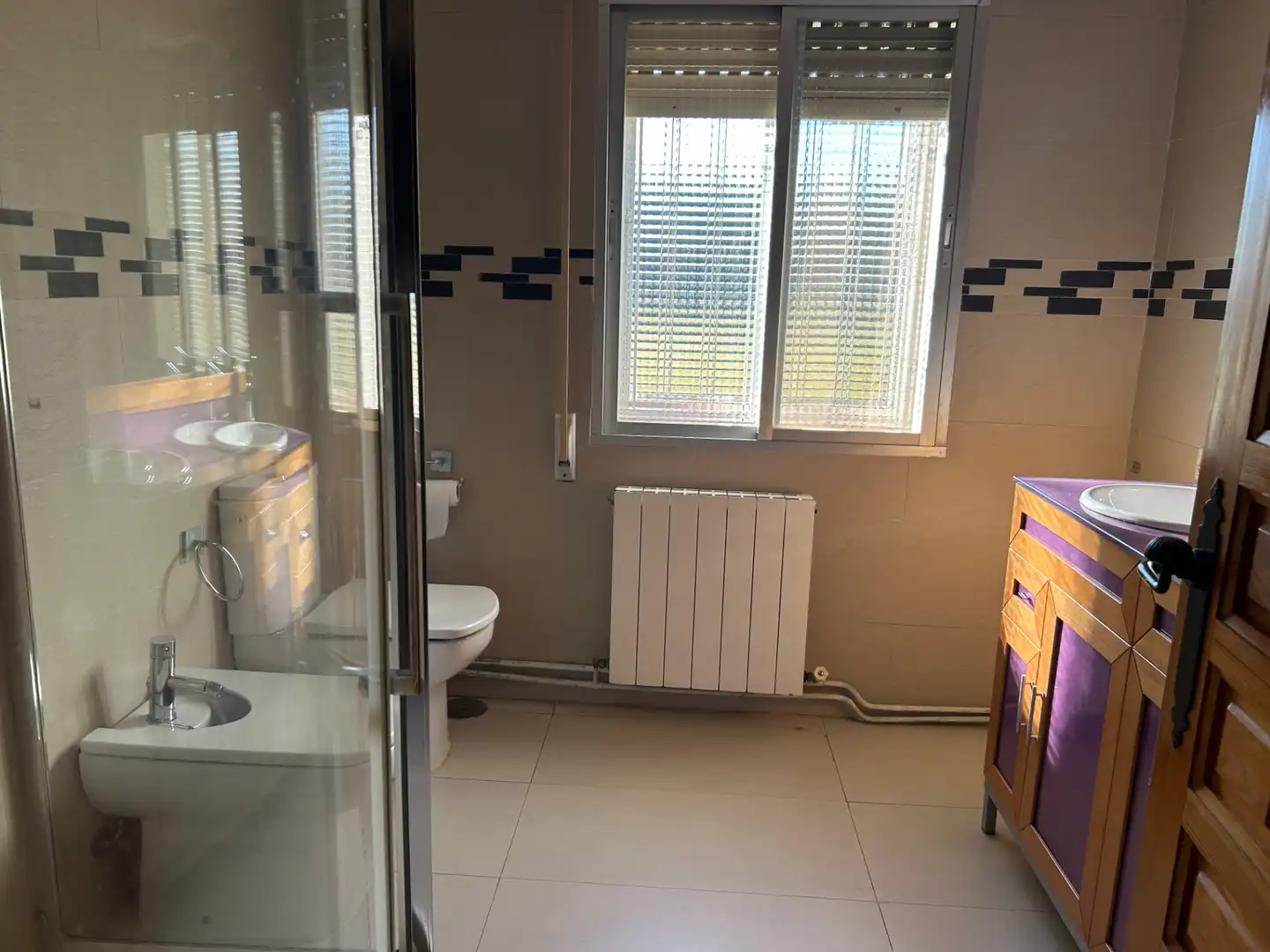 Baño de Finca rústica en venta en Navas del Rey con Calefacción, Jardín privado y Terraza