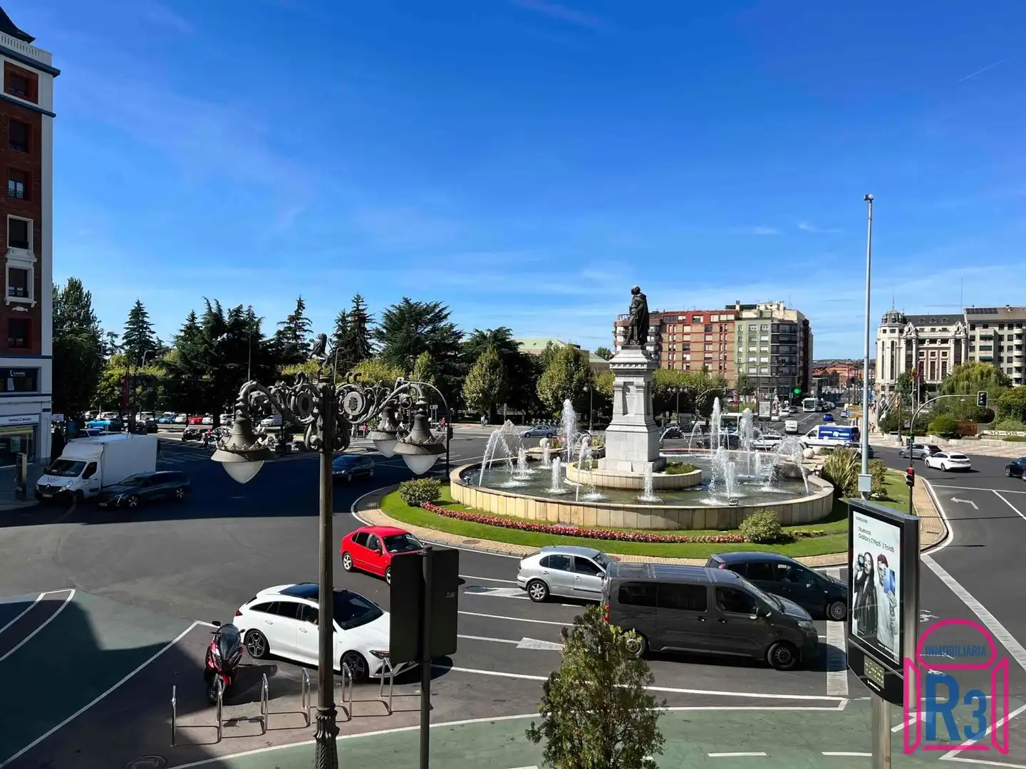 Vista exterior de Piso en venta en León Capital  con Calefacción y Trastero