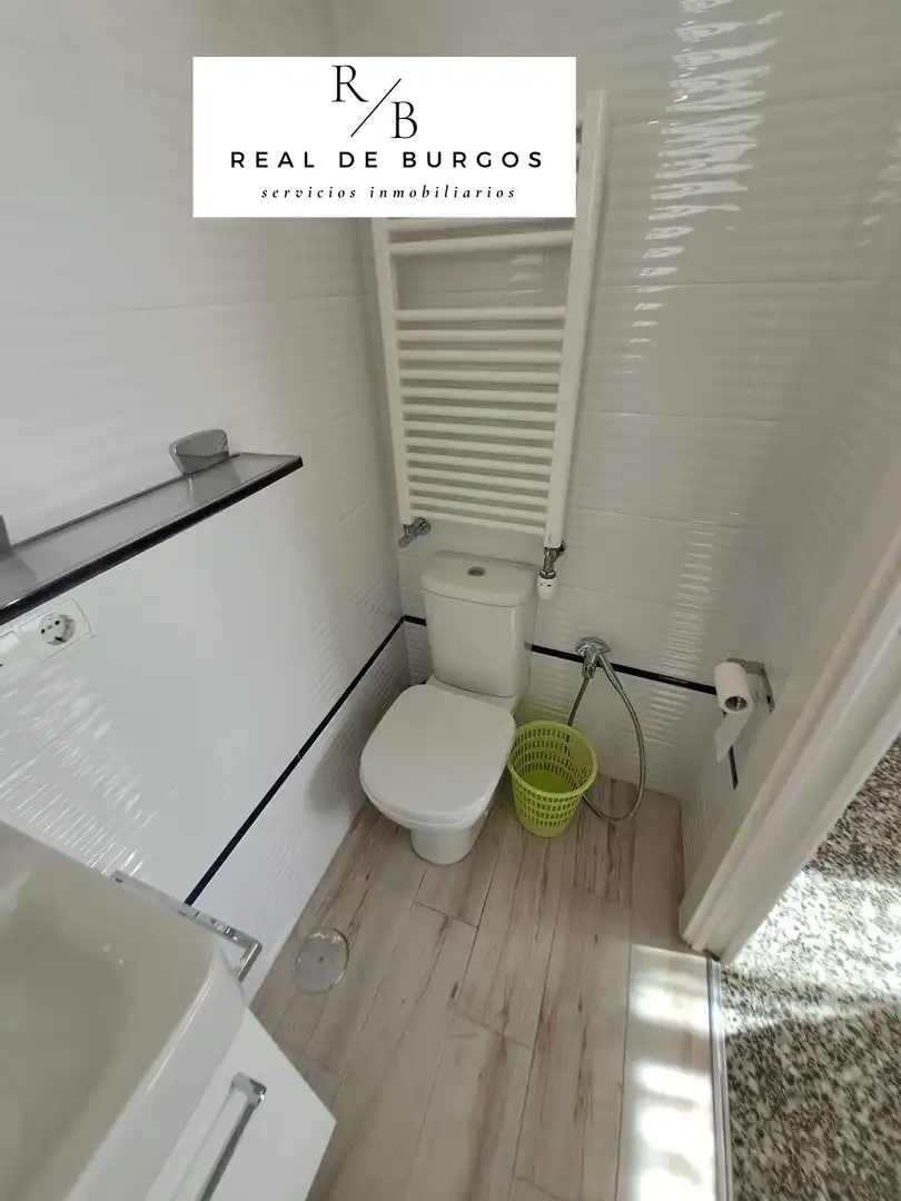 Baño de Piso de alquiler en Valladolid con Calefacción, Terraza y Amueblado