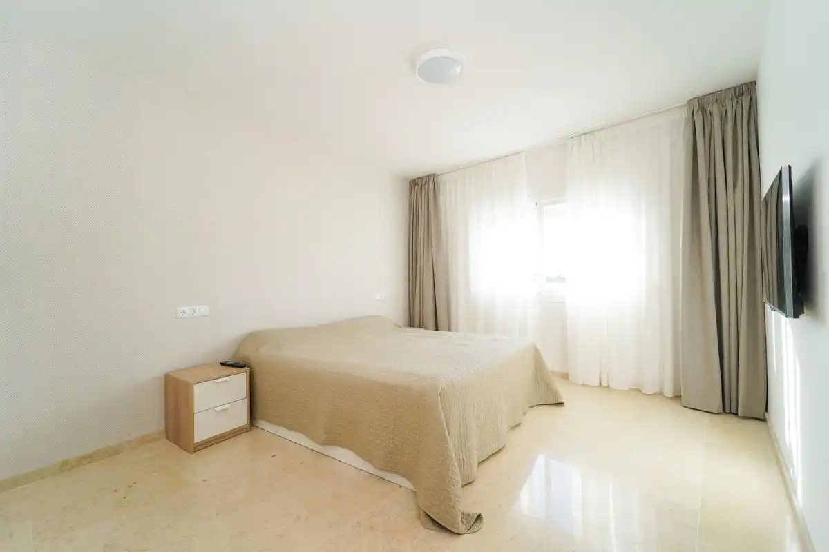 Habitación de Apartamento en venta en Marbella con Aire acondicionado, Calefacción y Terraza