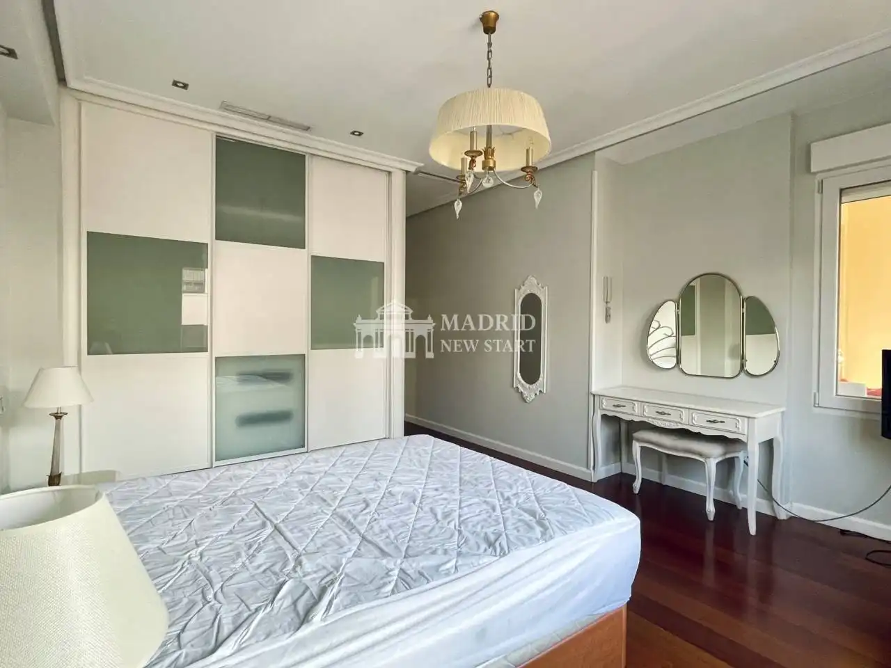 Schlafzimmer von Wohnung zur Miete in Madrid mit Klimaanlage, Heizung und Parkett