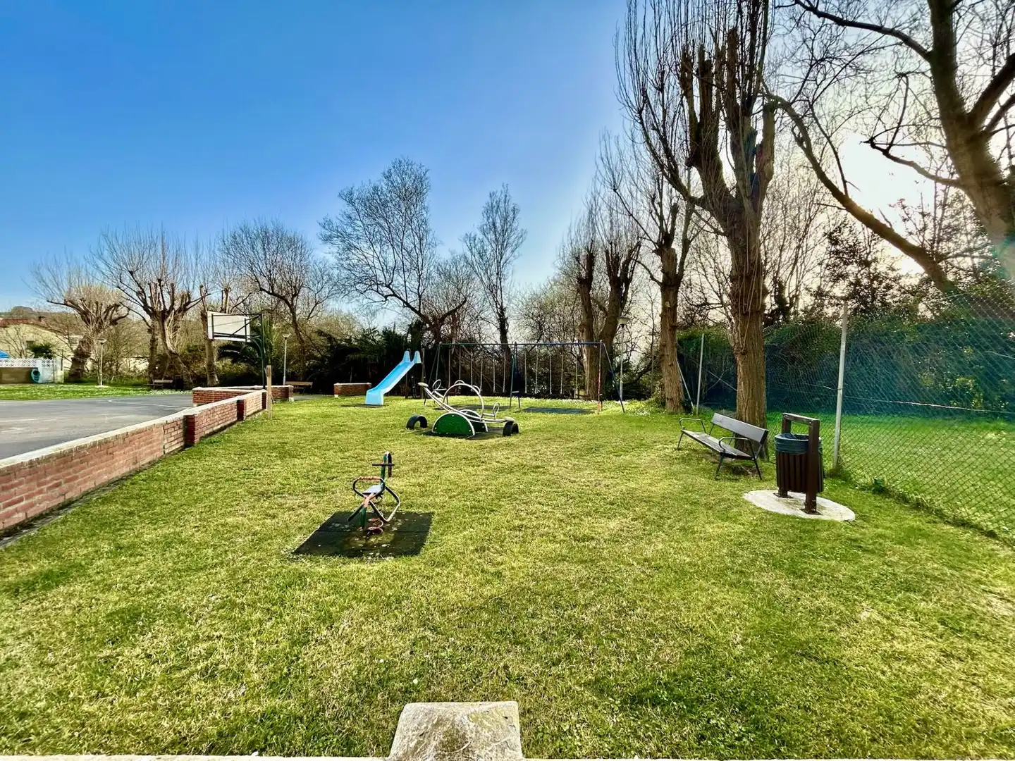 Jardín de Piso en venta en Laredo con Calefacción, Terraza y Amueblado