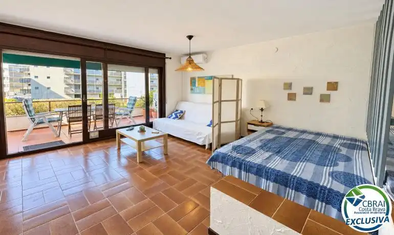 Habitación de Piso en venta en Roses con Calefacción, Terraza y Amueblado