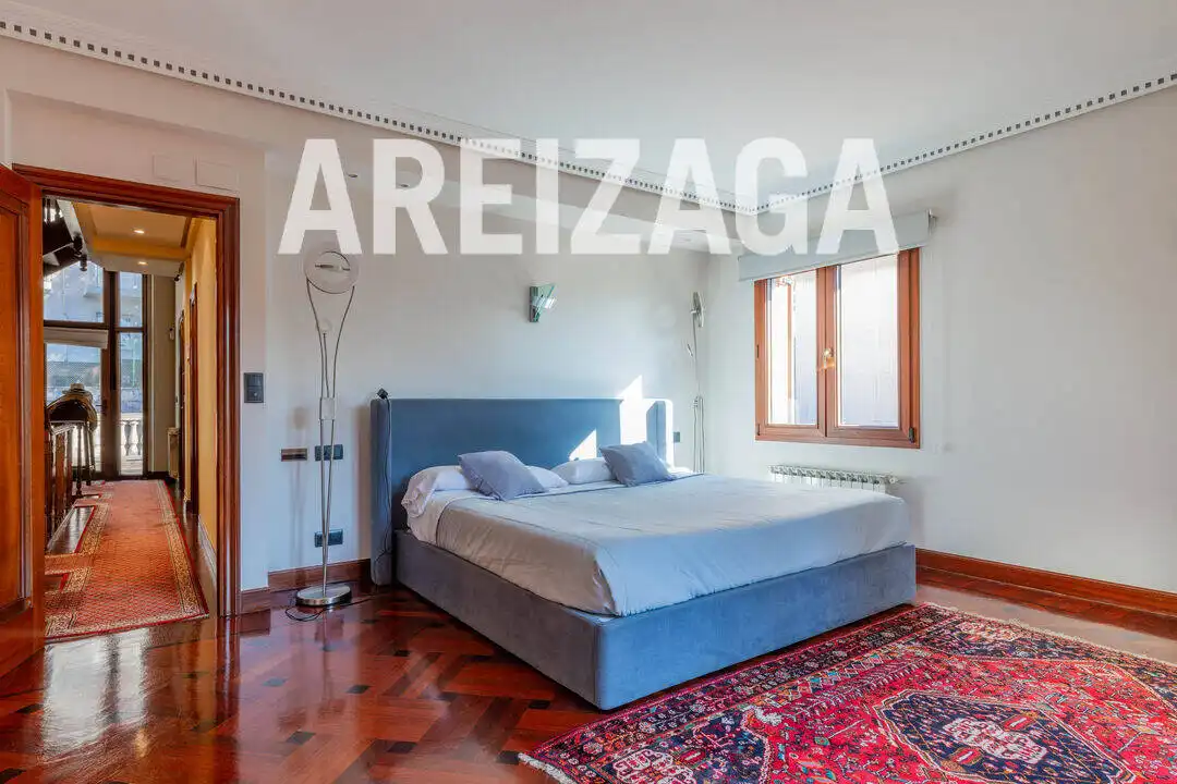 Dormitori de Casa o xalet en venda en Donostia - San Sebastián  amb Aire condicionat, Calefacció i Terrassa