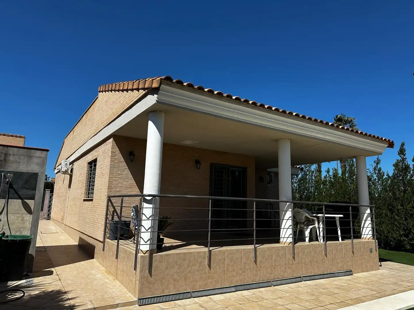 Vista exterior de Casa o xalet en venda en Llíria amb Aire condicionat, Calefacció i Terrassa