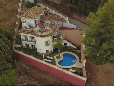 Casa amb piscina en venda a Calle Osa Mayor 11
