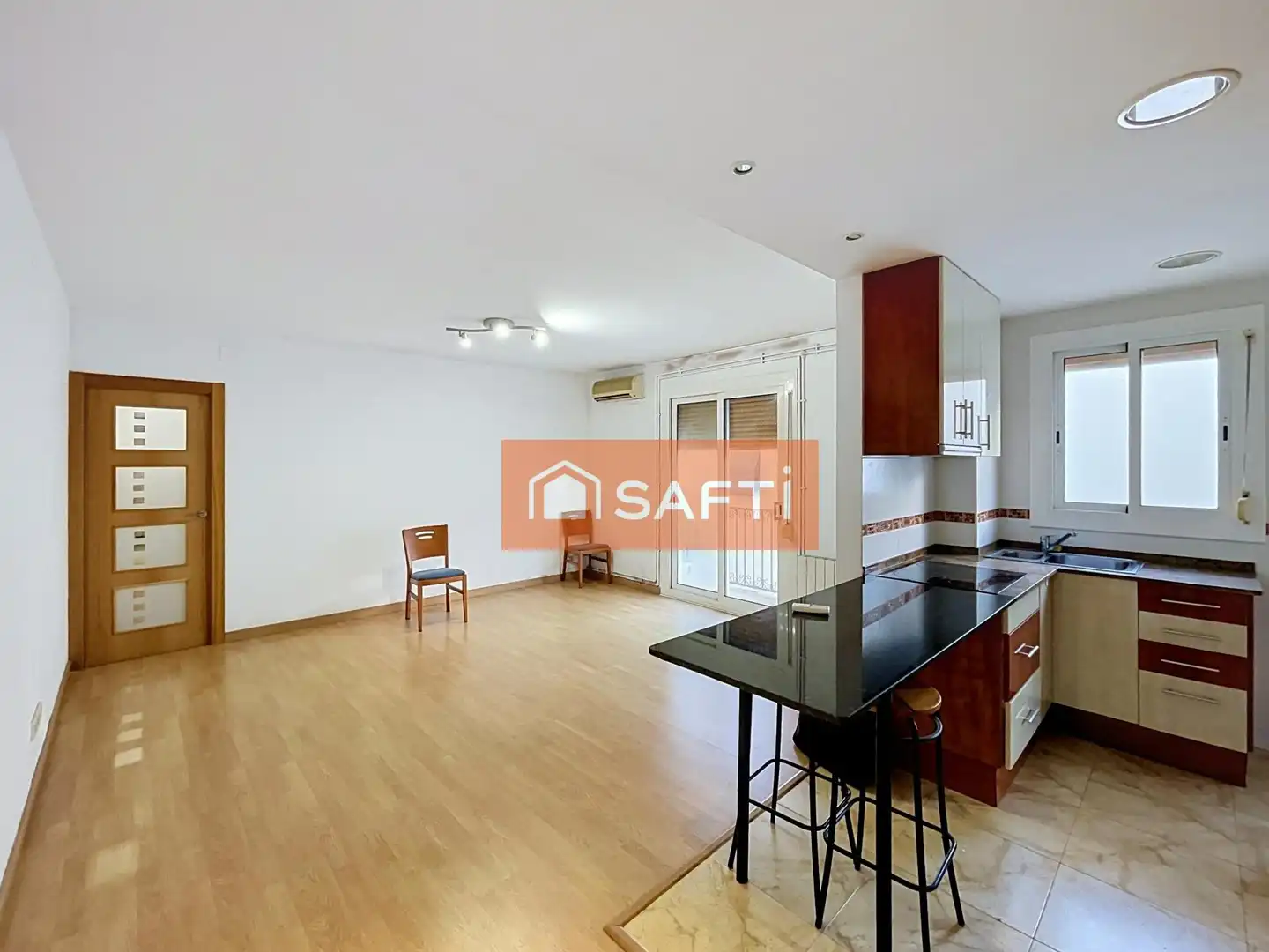 Flat with terrace for sale in Centre Vila, imagen 3