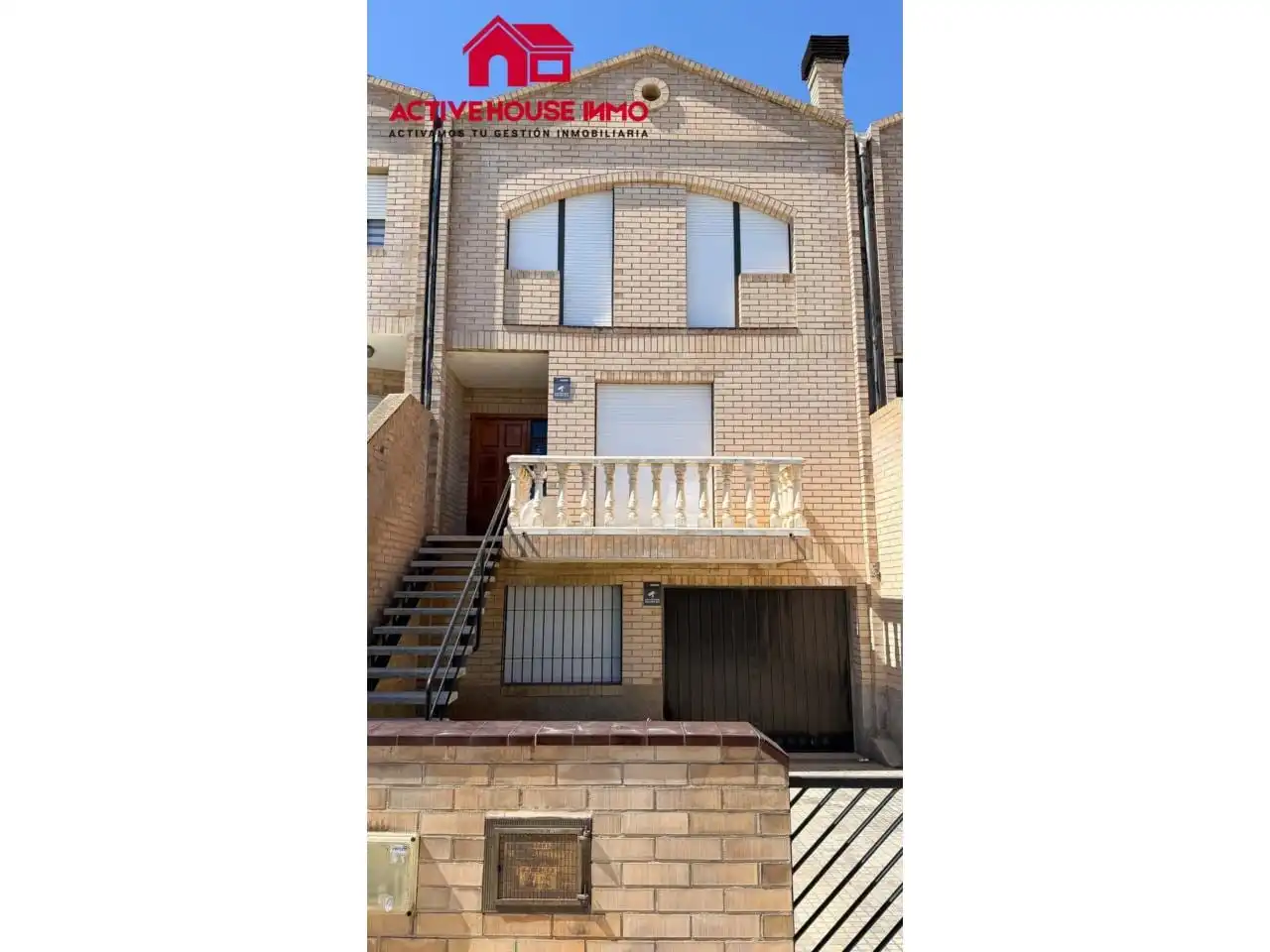 Vista exterior de Casa adosada en venda en La Ràpita amb Terrassa