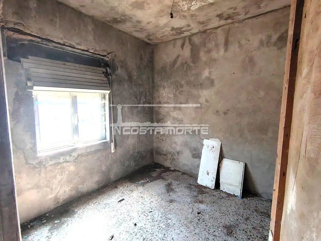 Houses for sale in Cee  with Private garden