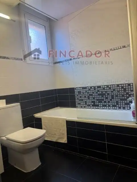 Baño de Casa adosada en venta en Barcelona con Aire acondicionado, Calefacción y Parquet