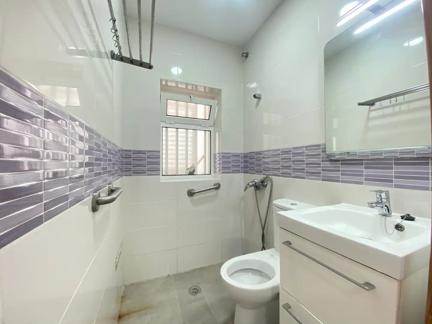 Baño de Piso en venta en Las Palmas de Gran Canaria con Horno y Microondas